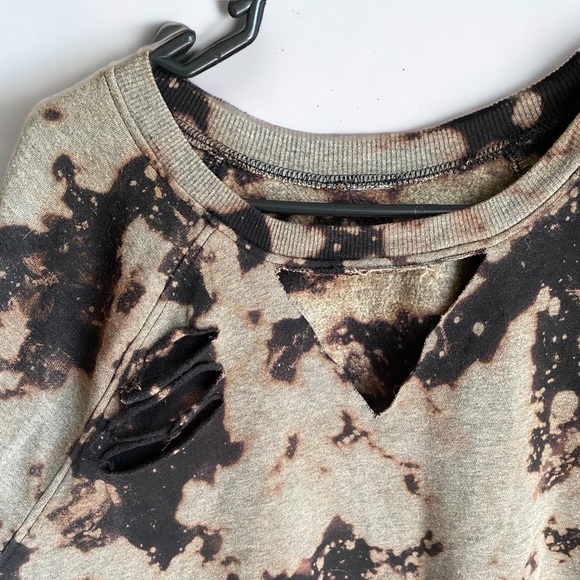 Bleached Distressed Sweater - Picture 4 of 4